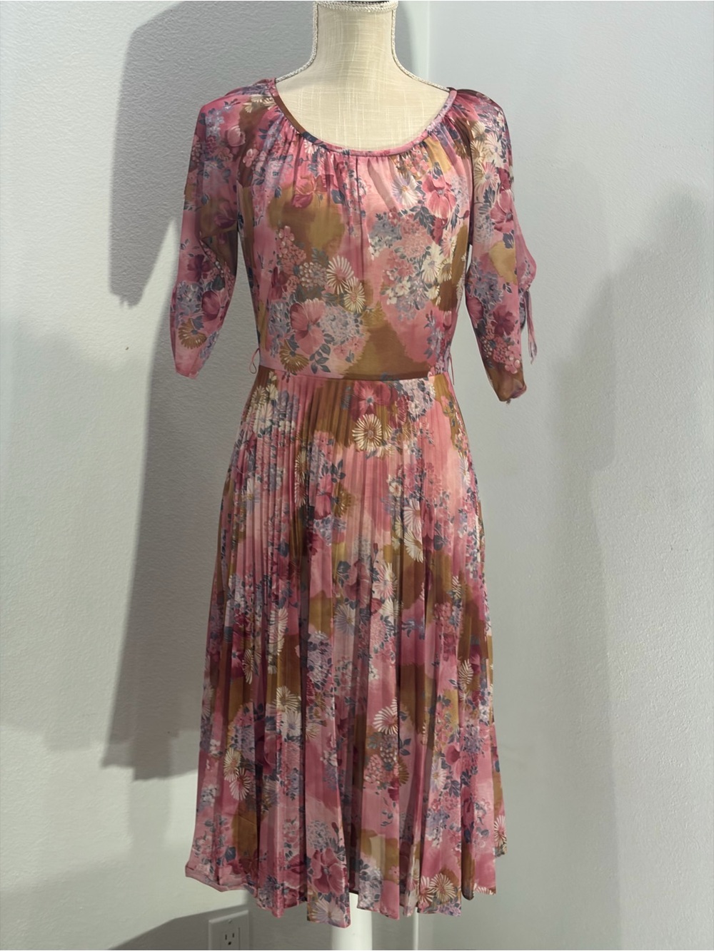 Vintage Pink Floral Pleated Midi Dress